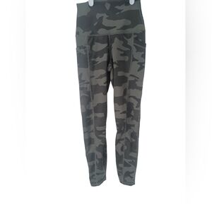 Woman's Reflex yoga leggings in excellent gently used condition size XS